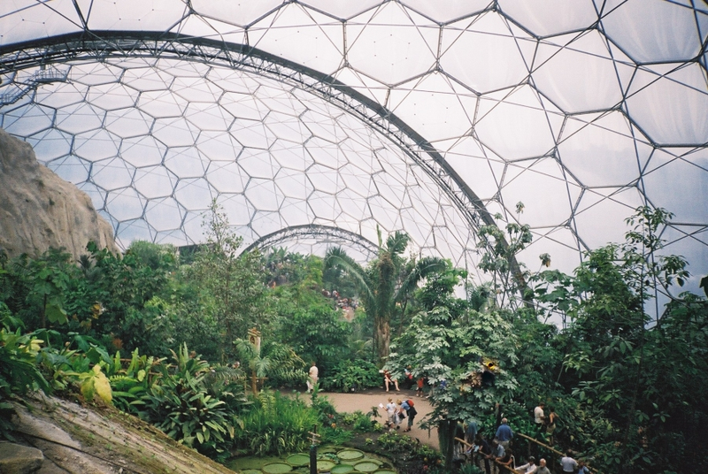 Illustration for article titled A domed city that holds an entire biosphere